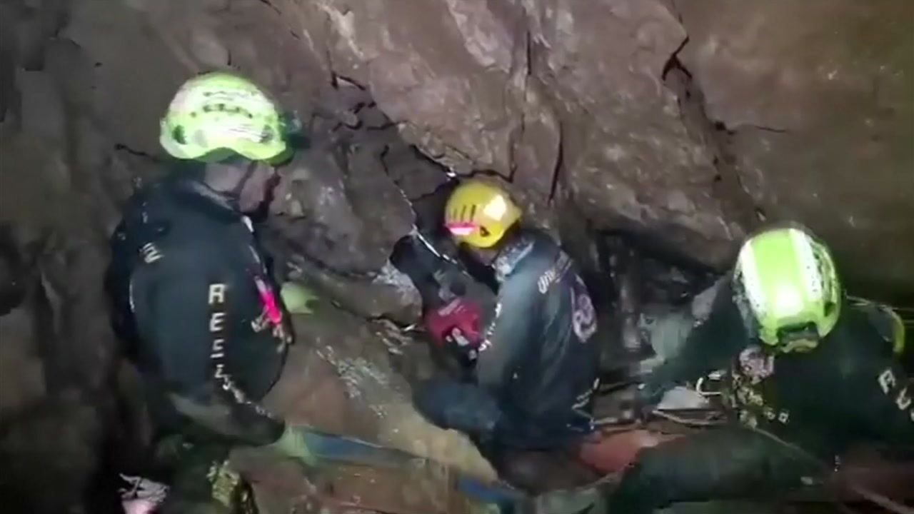 [취재N팩트] '동굴에 고립' 태국 소년 4명 구조..."전원 구조 최장 나흘"