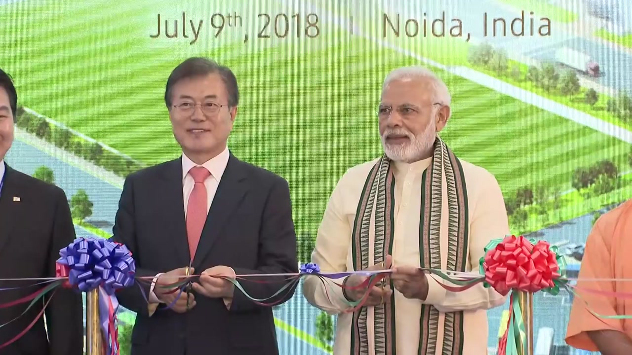 문 대통령·모디 총리, 인도 삼성공장 방문..."한-인도 협력 상징 최선 다해 뒷받침"