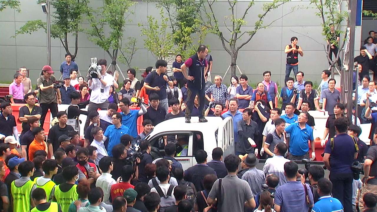 법원, 노량진 수산시장 '강제집행' 철수..."안전 우려"