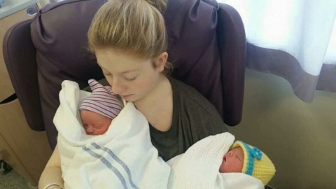 "임신 사실 몰랐다" 20대 엄마 화장실서 쌍둥이 출산