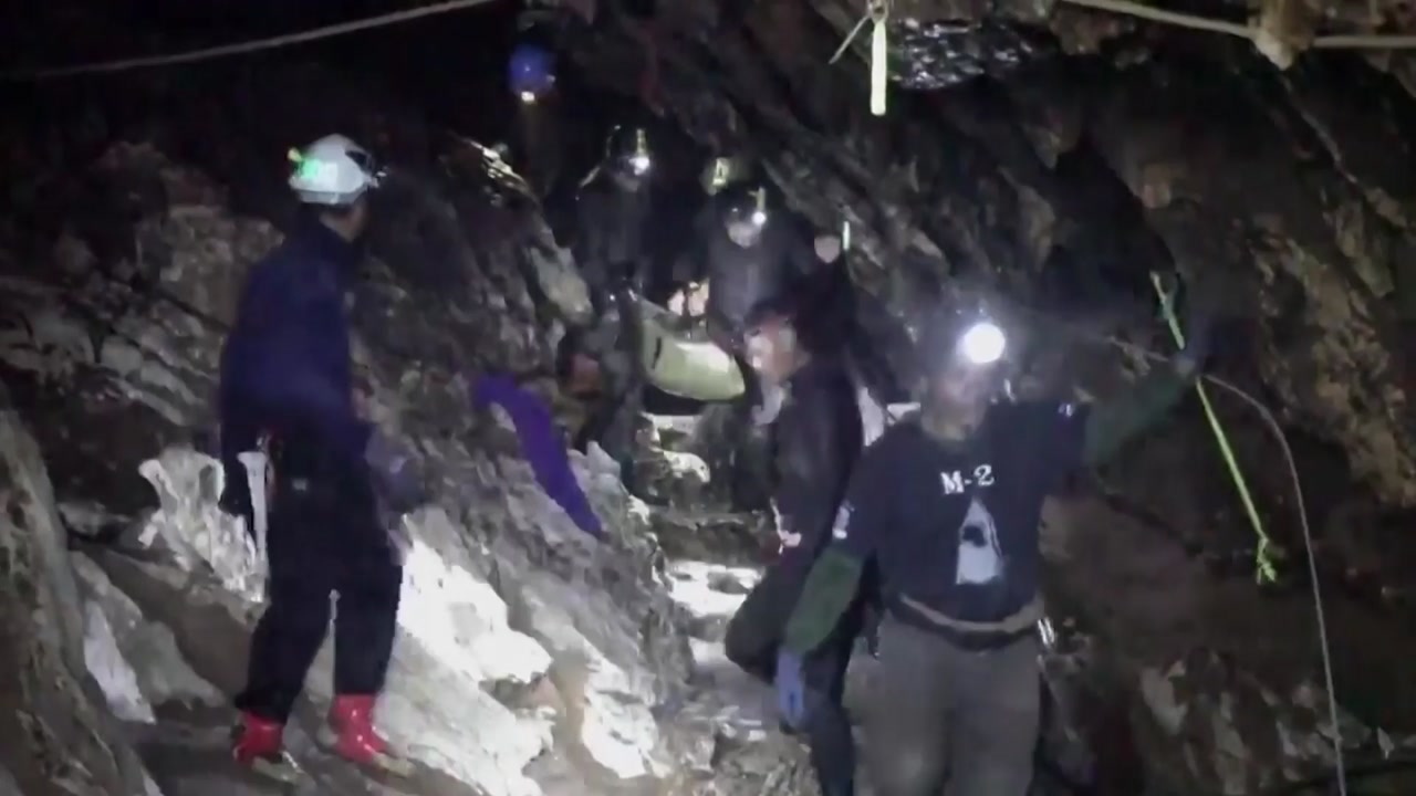 태국 동굴소년들 "동굴에 1시간만 있으려 했다"