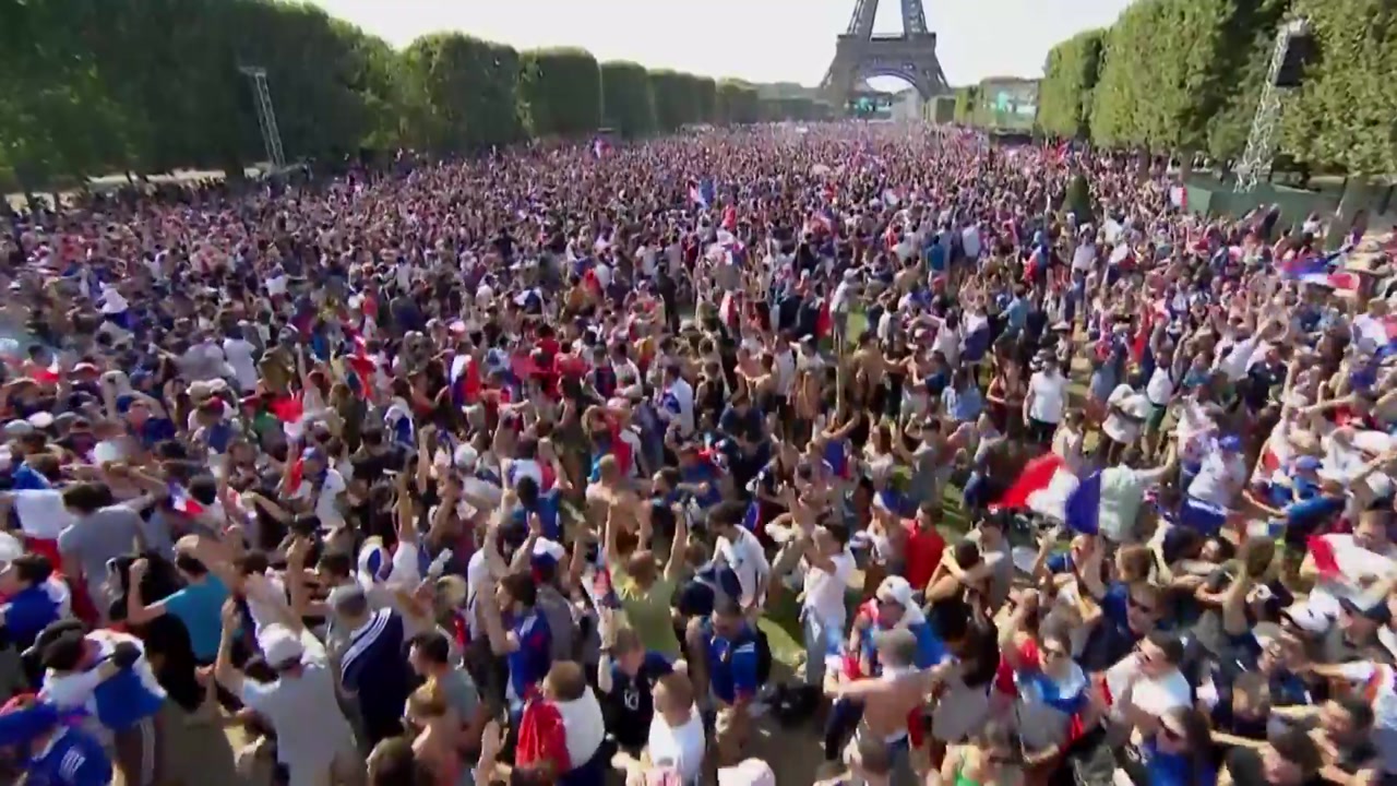 에펠탑 앞 월드컵 결승전 응원 9만 명 운집