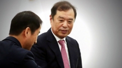 김병준 골프 접대 논란...김영란법 위반?