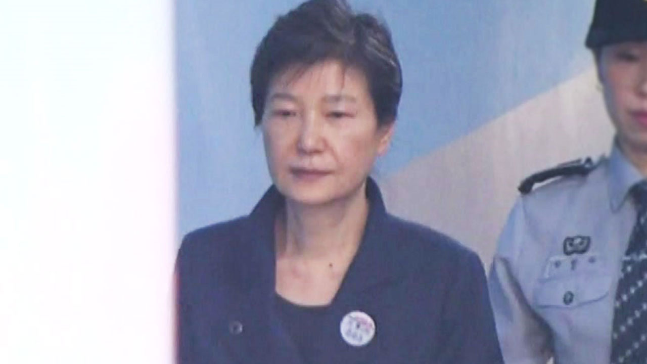 [속보] 검찰, 박근혜 前 대통령 '국정농단' 2심서 징역 30년 구형
