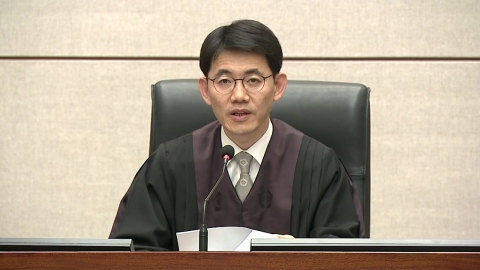  박근혜 특수활동비 선고 "국고손실 33억 원 유죄...뇌물수수 무죄" 