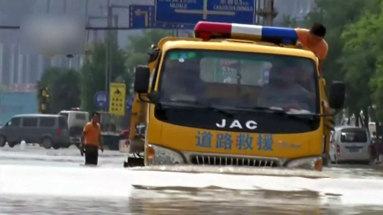중국 잇달은 폭우로 60여 명 사망·실종
