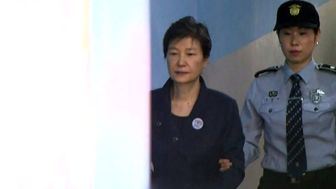 박근혜 前 대통령, '특활비·공천 개입' 선고 징역 8년