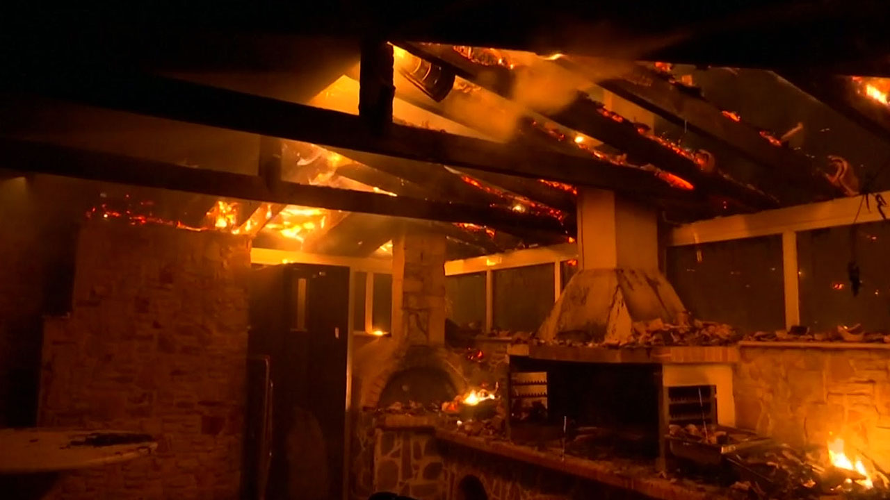 그리스 아테네 주변 폭염 속 산불 확산...사망자 속출