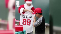 SK 힐만 감독이 산타클로스로 변신한 이유