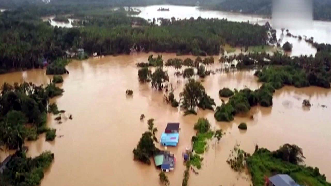 인도 남부 폭우 피해 확산...100여 명 사망