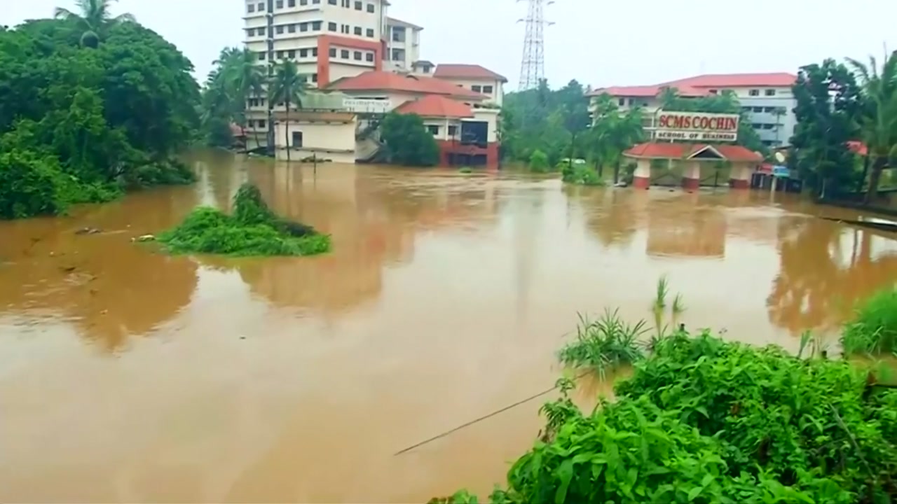 인도 폭우로 164명 사망·공항도 잠겨...피해 더 늘 듯