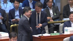 나란히 국회 온 김동연·장하성..."이견 있지만 방향 같다"