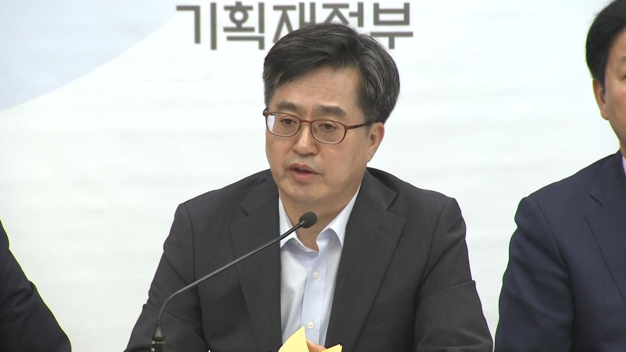 김동연 "최저임금, 고용에 일부 부정적 영향"