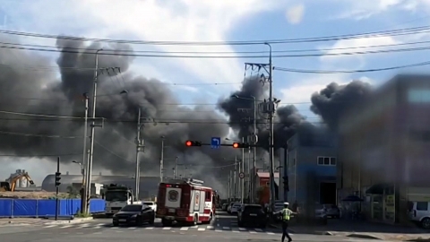 인천 건축업체 창고 불 계속 번져...소방 "대응 3단계 발령"