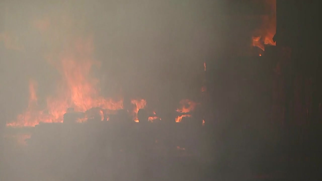 인천 도색업체 큰불...공장·창고 10곳 피해