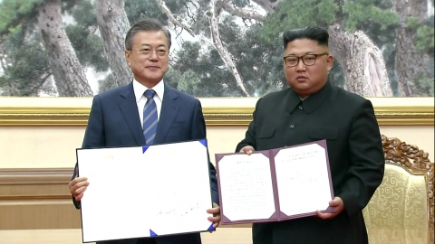 [포토] 문재인 대통령·김정은 위원장, 합의문 서명