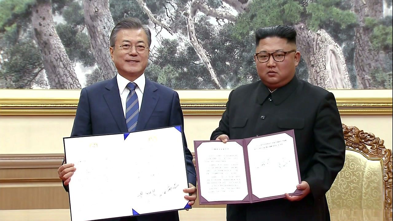 '평양 공동선언문' 채택...합의 내용 공식 서명