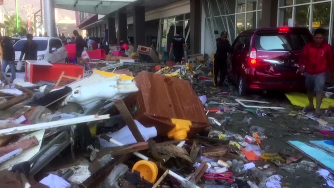 인도네시아 지진·쓰나미 사망자 최소832명...피해 '눈덩이'
