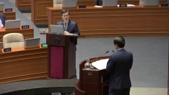 “靑, 국가재난 당일 술집”...靑, 조목조목 반박