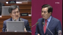 심재철 "시스템 허점" vs 김동연 "위법한 행위"
