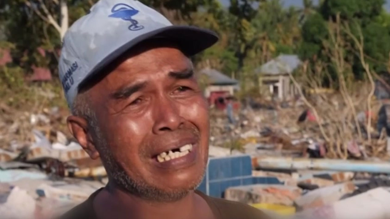 "살아남은 게 불행" 인도네시아 지진 생존자의 절규
