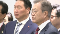 문 대통령 "신산업 일자리 10만 개...정부, 아낌없이 측면 지원"
