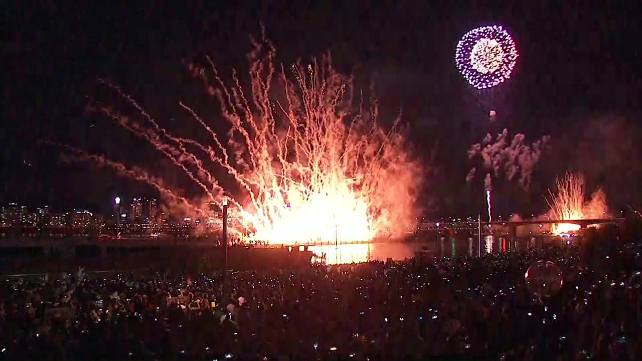 가을밤 수놓은 세계불꽃축제...100만 명 운집