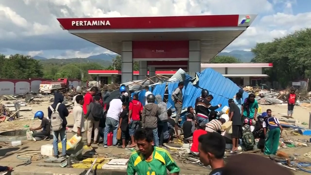'인산인해' 주유소...힘겨운 인도네시아 지진 이재민들