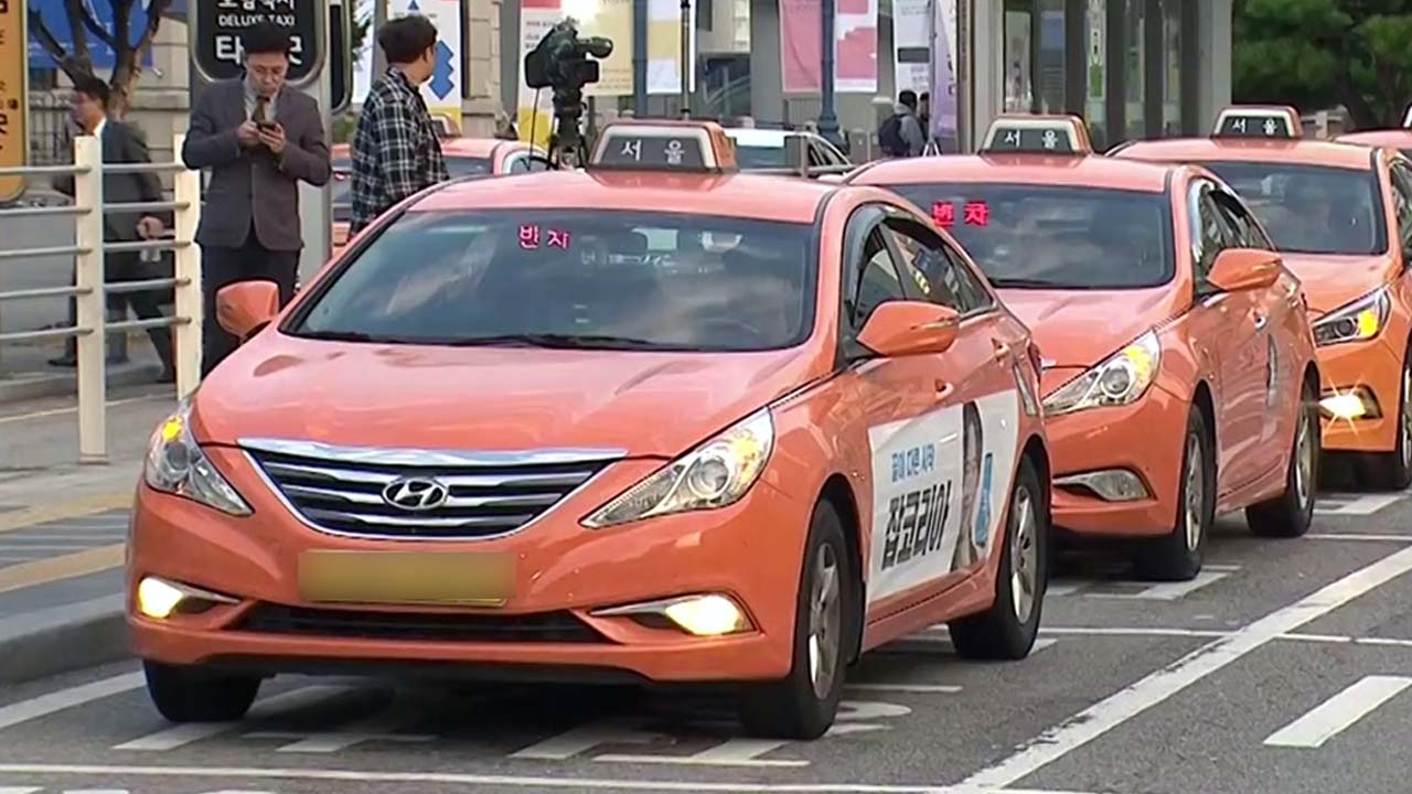 카카오에 뿔난 '택시 파업'...이시각 서울역은?