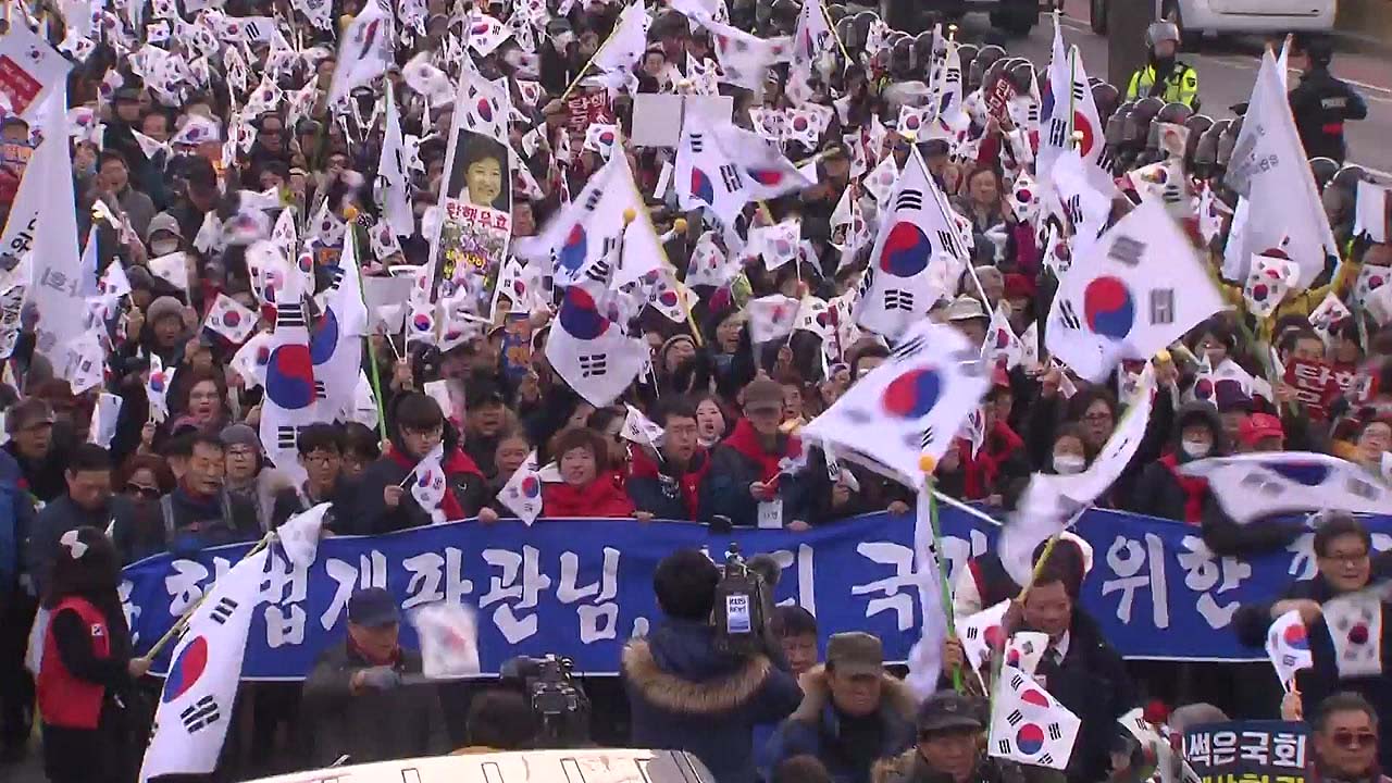 한국당 '보수 대통합'에 태극기 부대도?