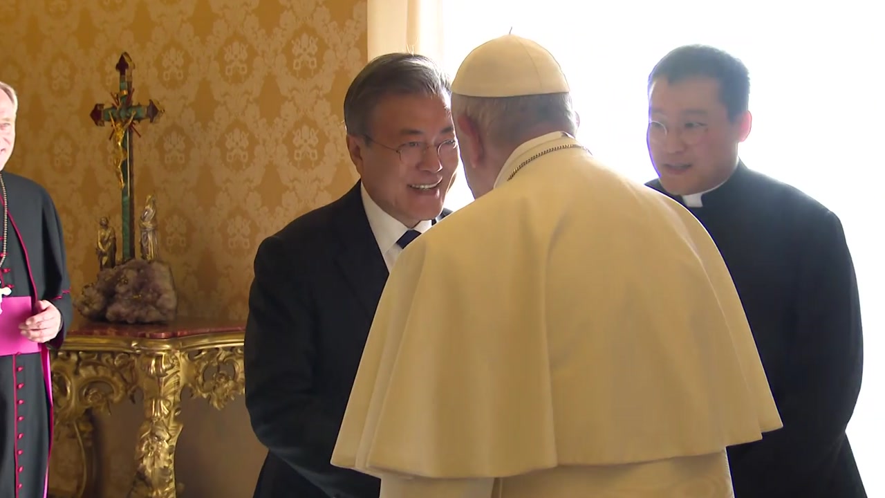 교황, 김정은 방북 의사 수락..."초청장 보내면 갈 수 있어"