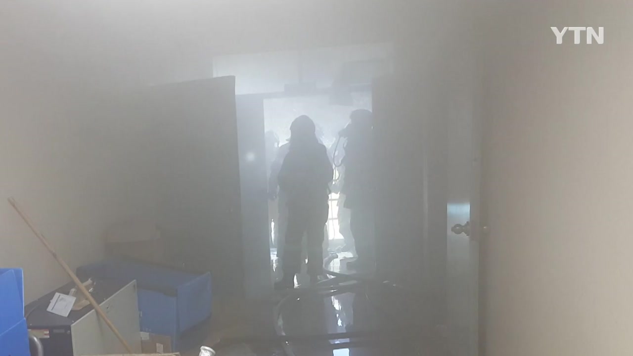 전북대학교 연구실서 불...고가 장비 태워