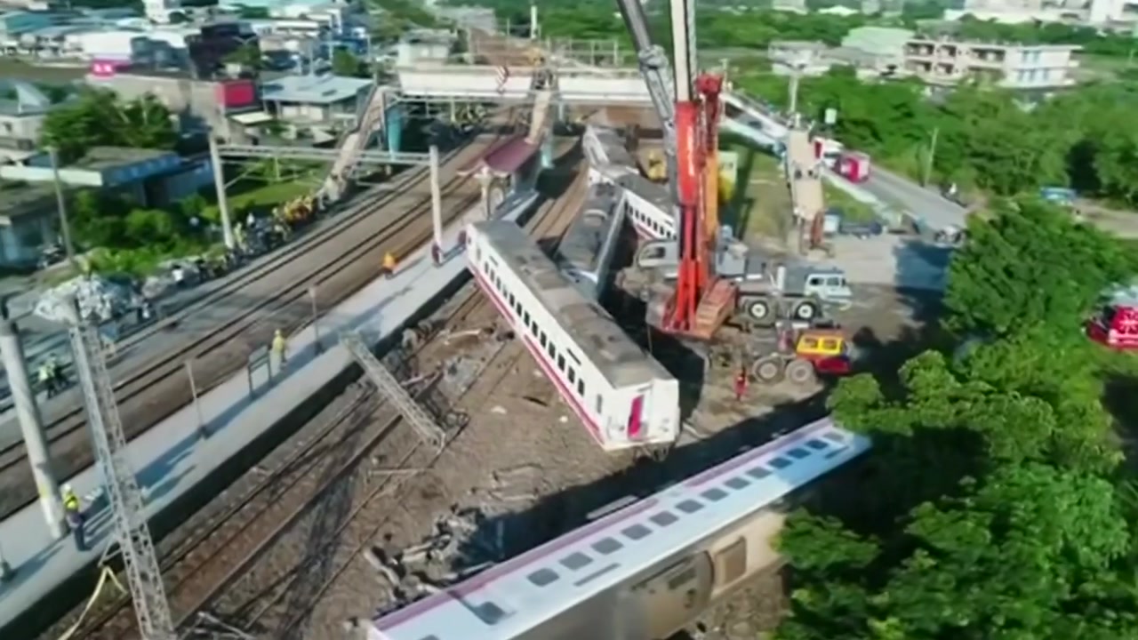 "타이완 열차 사고, 곡선구간서 140km로 과속"...결함·과실 여부 초점
