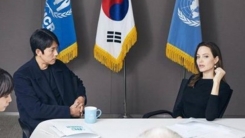 정우성 "안젤리나 졸리, 난민 이슈 악플 알아, 많은 얘기 나눴다" 정우성 "안젤리나 졸리, 난민 이슈 악플 알아, 많은 얘기 나눴다"