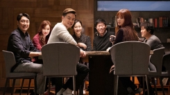 '완벽한 타인' 8일 연속 1위...'동네사람들' 3위 출발 '완벽한 타인' 8일 연속 1위...'동네사람들' 3위 출발