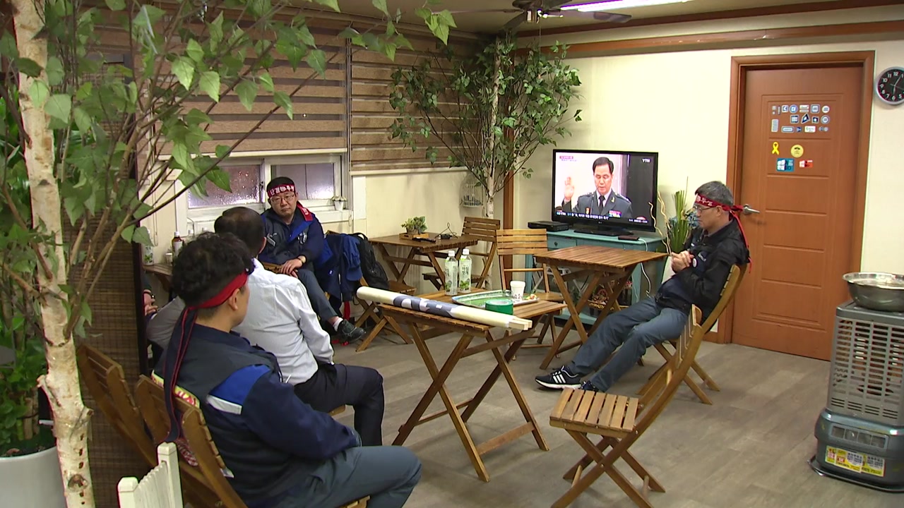 한국지엠 노조, 홍영표 지역구 사무실 점거 농성