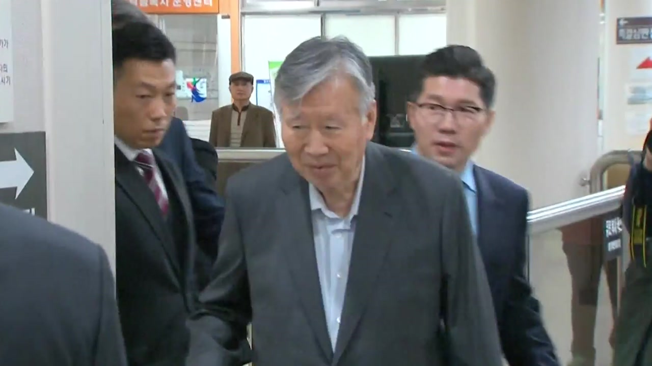 [속보] '횡령·배임' 부영 이중근 회장, 징역 5년·벌금 1억 원 선고