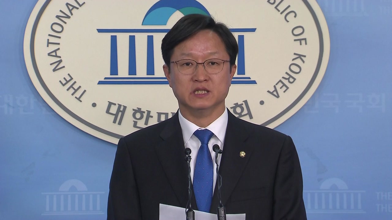 민주당 "한국당 회의가 가짜뉴스 공급처로 전락"