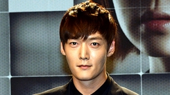 최진혁, '황후의 품격' 촬영 중 눈 주위 부상 "30바늘 꿰매" 최진혁, '황후의 품격' 촬영 중 눈 주위 부상 "30바늘 꿰매"