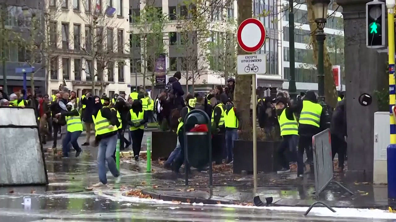 브뤼셀로 번진 '노란 조끼' 폭력시위...도심 아수라장