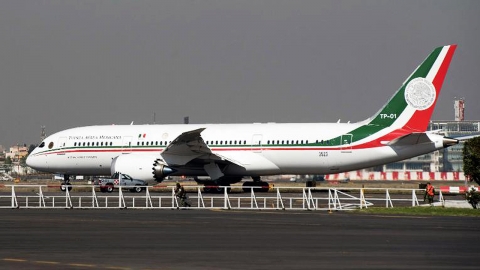 멕시코 대통령 "전용기는 사치, 비행기 매각하고 민항기 탄다"