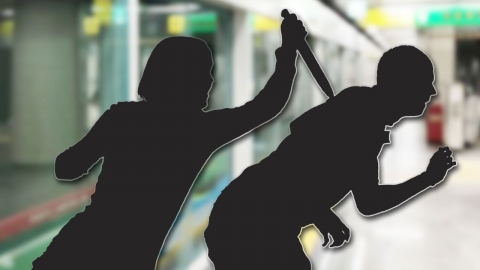 "왜 가방쳐" 지하철역서 흉기 휘두른 50대 여성 체포