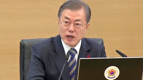 문 대통령 "최저임금·노동시간 단축 보완조치 강구해야"