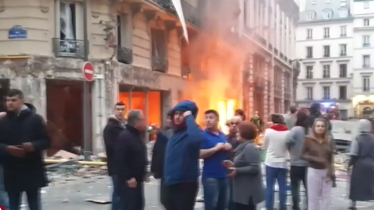 파리 중심가 빵집 '가스 유출' 폭발..."2명 사망, 37명 부상"