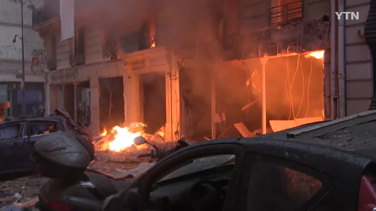 파리 중심가 제과점 '가스 유출' 폭발..."2명 사망, 47명 부상"
