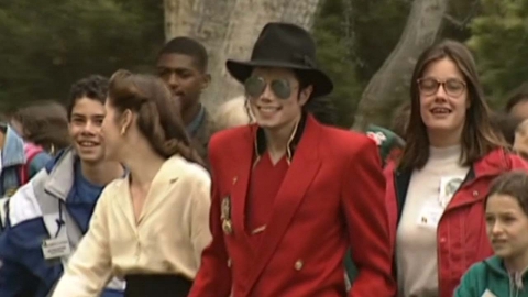 마이클 잭슨 '아동 성추행' 다룬 다큐영화, 논란 속 개봉