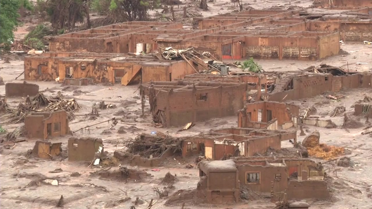 브라질 댐 붕괴 마을 초토화... "최소 3백 명 실종"