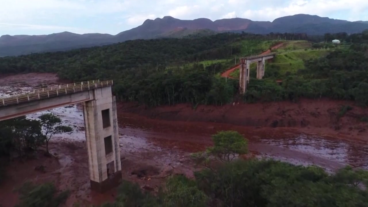 브라질 광산 댐 붕괴 사고...사망 40명·실종 300명