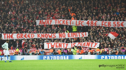 "티켓 값 그만 올려라" 리버풀-뮌헨 경기 본 챔스팬들 항의 행렬 