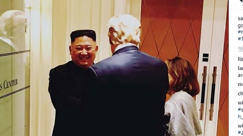 회담 결렬에도 김정은 '활짝'...백악관 대변인 사진에 담긴 의미